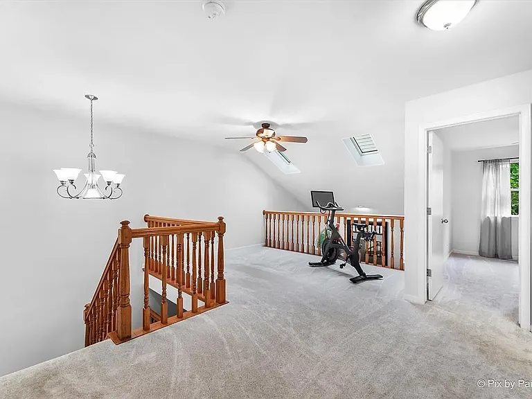 650 Hillview Ct — Photo 15