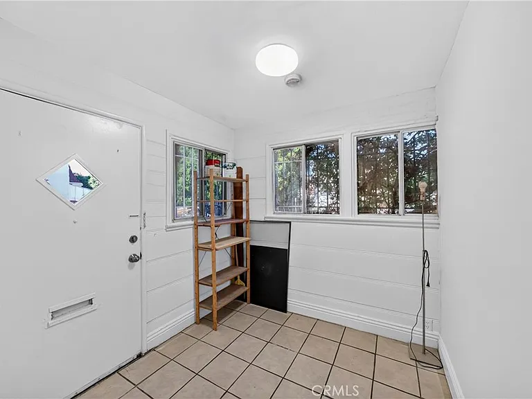 139 S Manhattan Pl — Photo 5