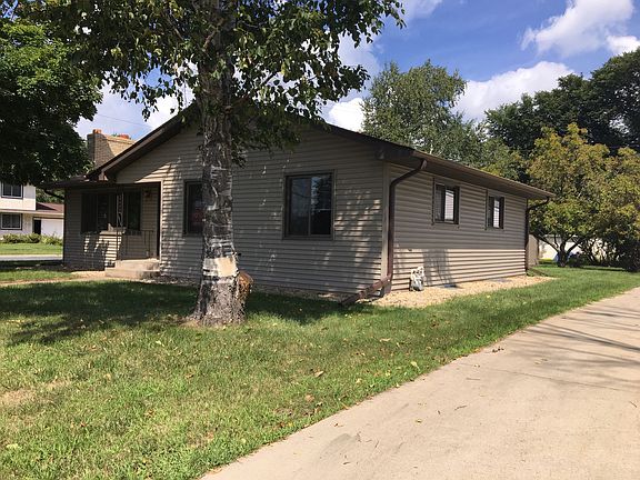 3rd image of 812 15th St W
