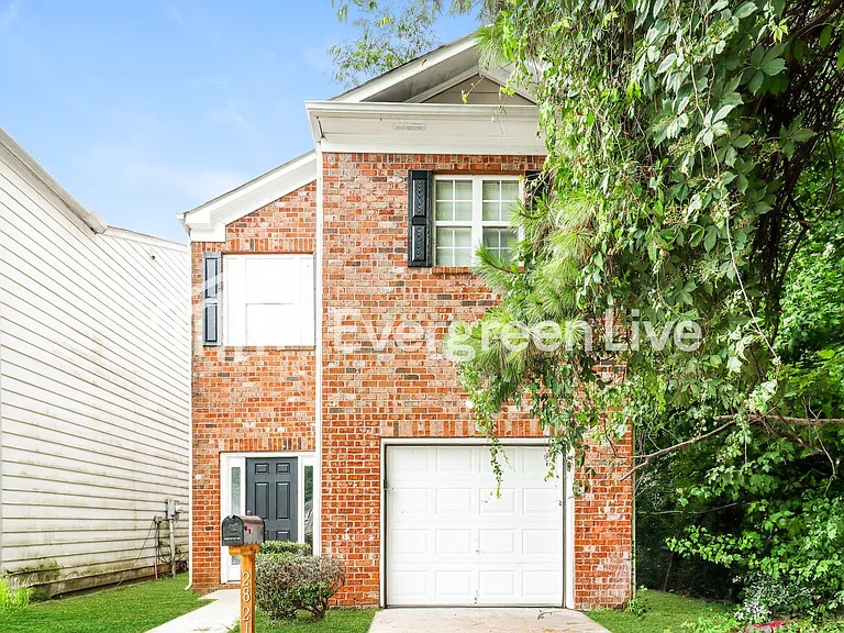 2821 Godby Rd — Photo 1