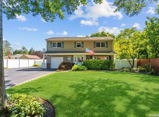 18 Dressler Rd, Greenlawn, NY 11740