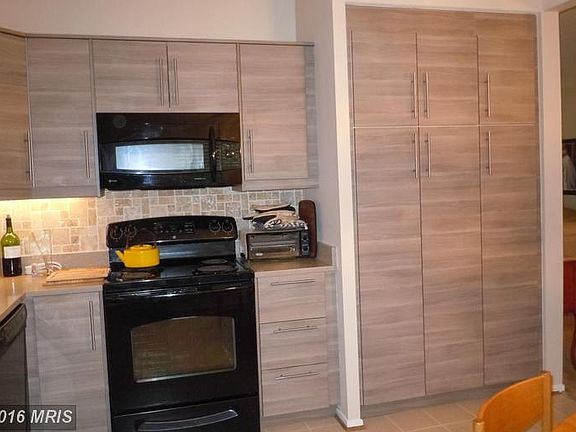 3rd image of 6 Franklin Valley Cir