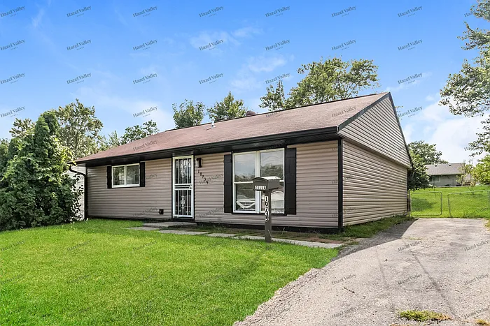 3 bed, 1.0 bath, 1073 sqft, $1,630 — Photo 3