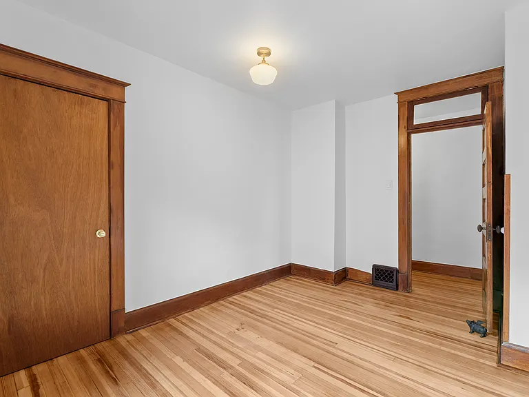 127 S Pearl St — Photo 31