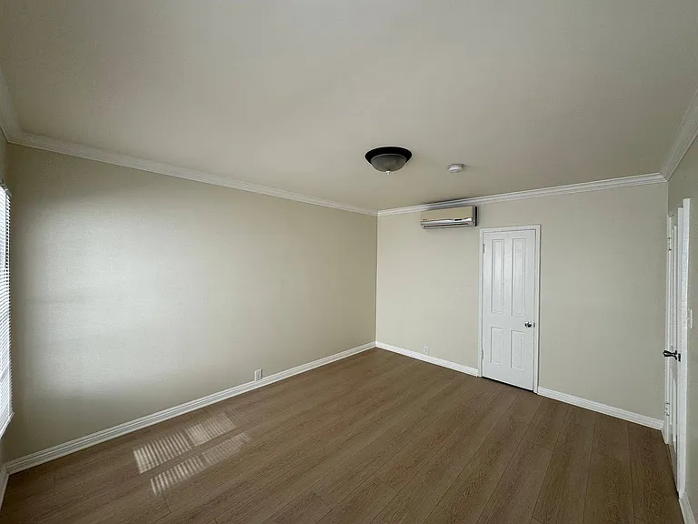 354 S Reeves Dr #B — Photo 9