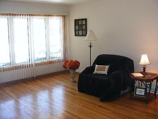 5th image of 9736 S Massasoit Ave
