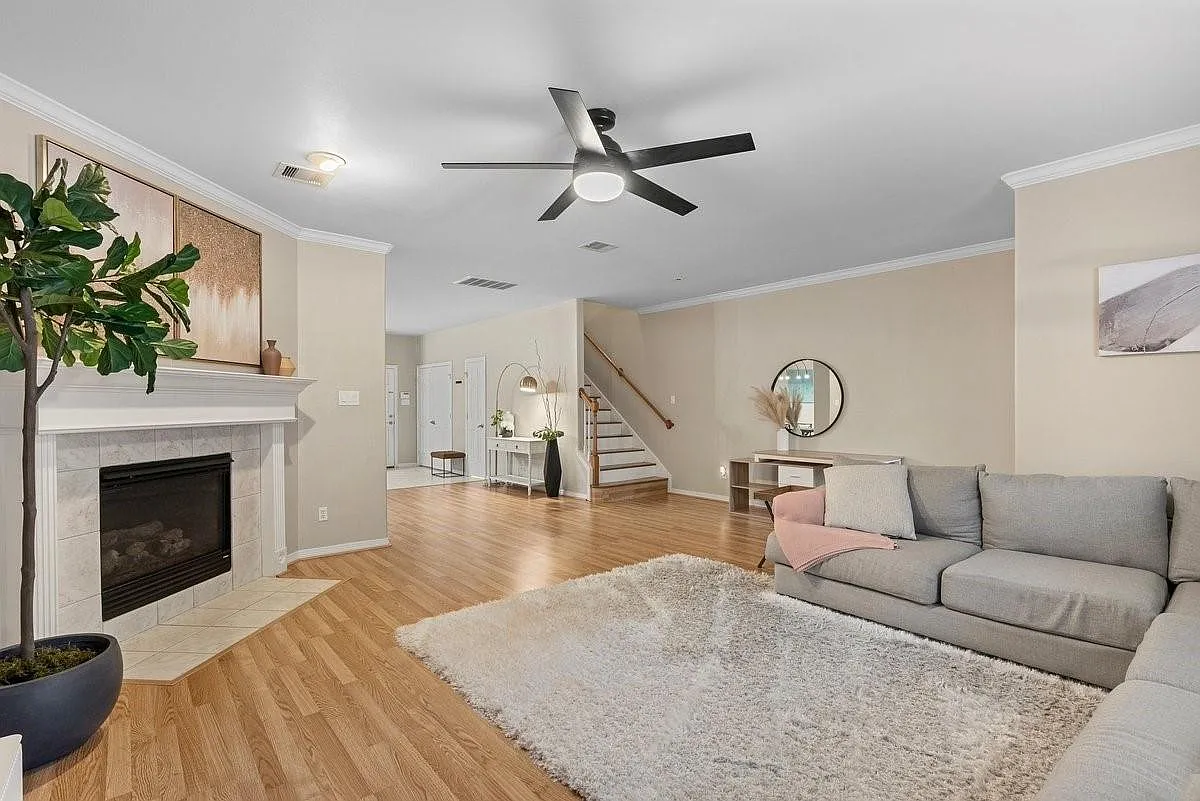 2865 Westhollow Dr — Photo 1