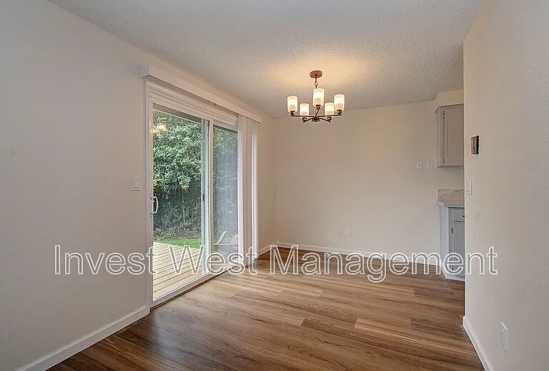 2920B Harney St — Photo 24