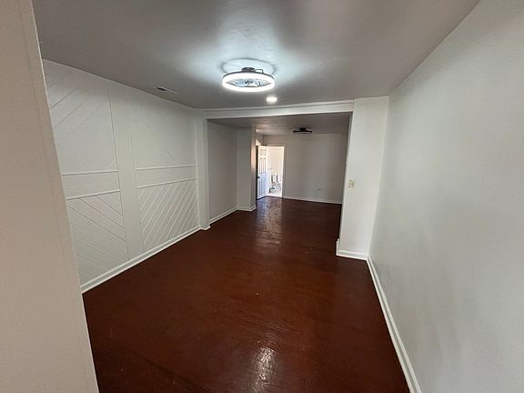 2nd image of 432 E Fort Ave