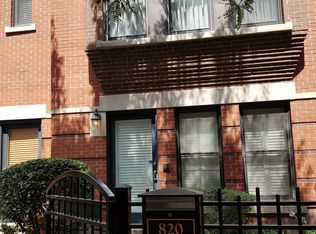 820 W 15th Pl, Chicago, IL
