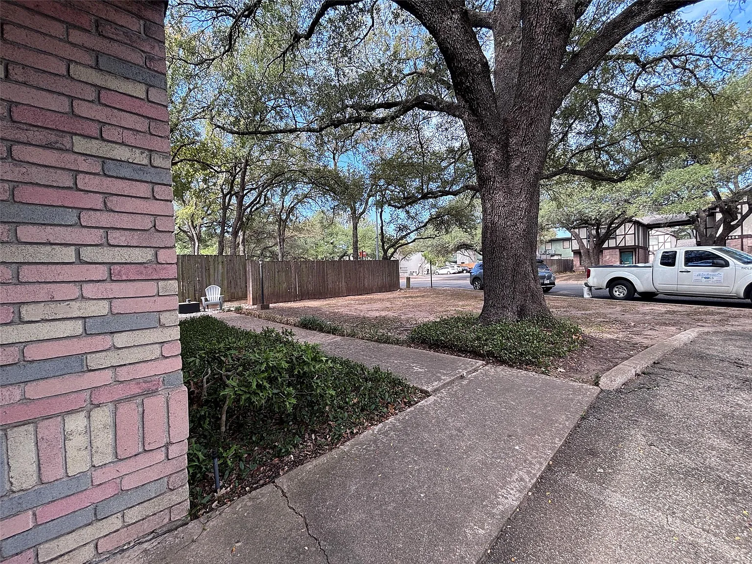 2 bed, 1.5 bath, 1016 sqft, $1,790 — Photo 3