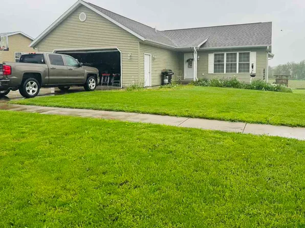 908 North St, Williamsburg, IA 52361