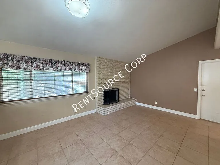 2522 Marcella St — Photo 8