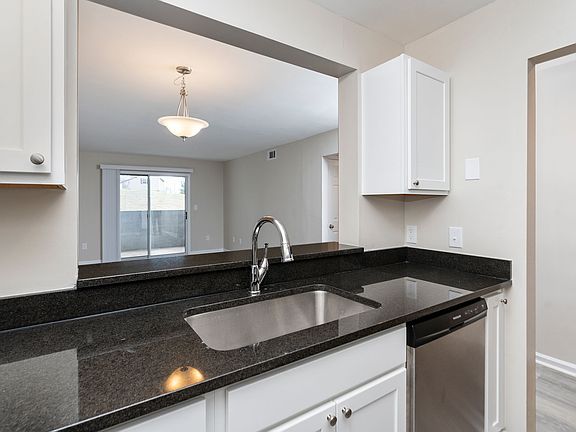 2nd image of 26 Grandview Manor Ct Suite 106