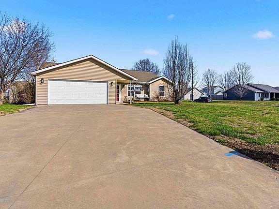 3rd image of 200 Northfield Rd