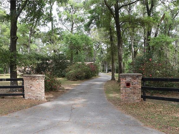 4th image of 27 Lake Wood Cir