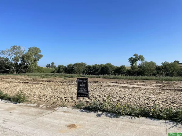 22106 Hackberry Cir, Gretna, NE 68028