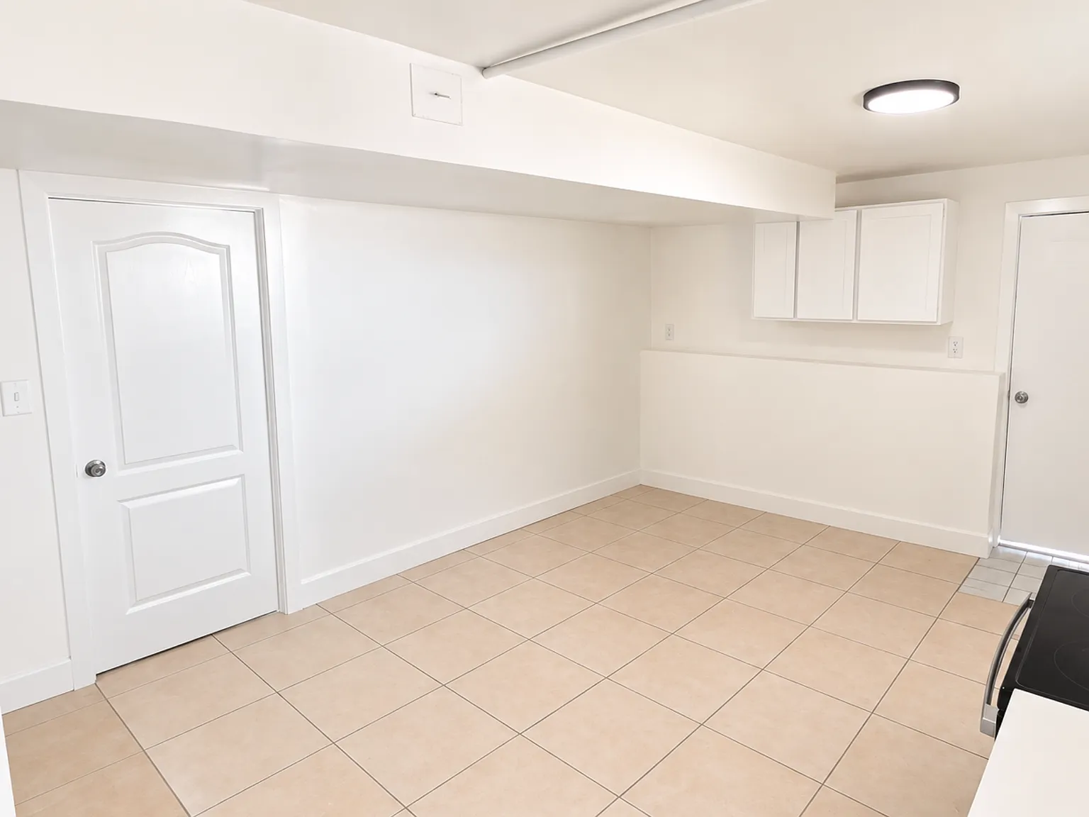 3 bed, 1050 sqft, $1,950 — Photo 2