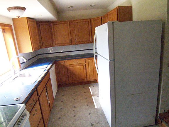 3rd image of 2575 Continental Blvd