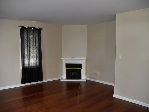2nd image of 500 Hazel Ave