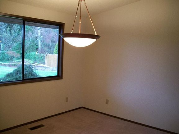 4th image of 10602 73rd Ave E
