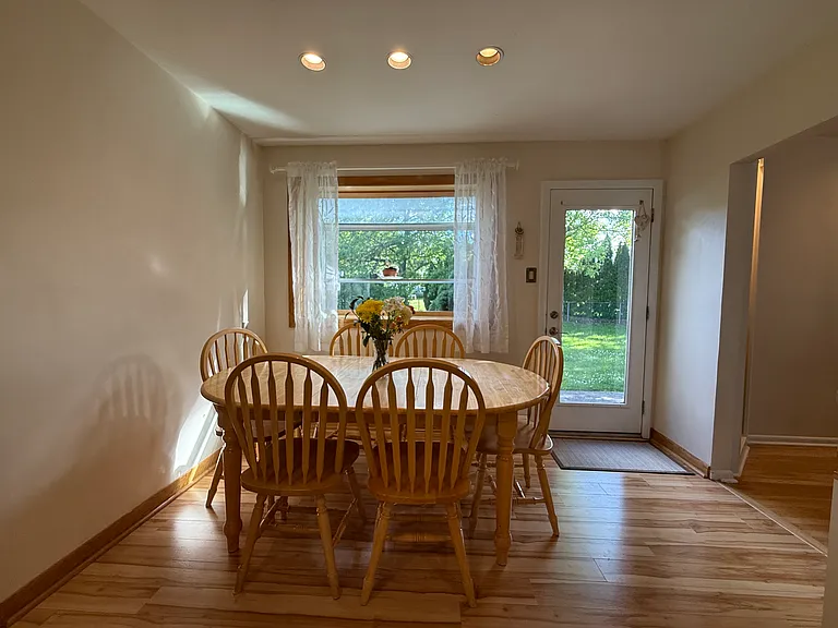 806 Warfield Ln — Photo 34