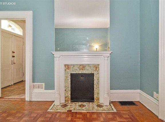 2nd image of 219 W Eugenie St