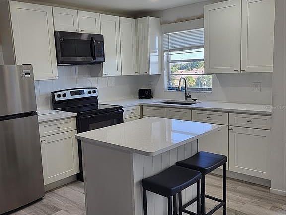 3rd image of 4650 Cove Cir APT 611