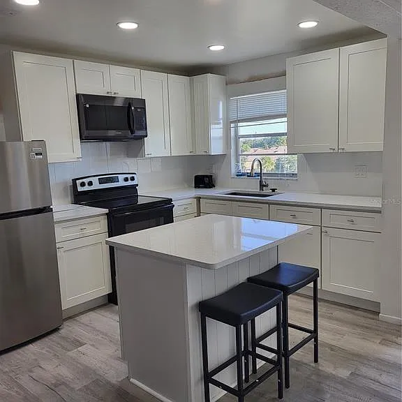 4650 Cove Cir #611 — Photo 3