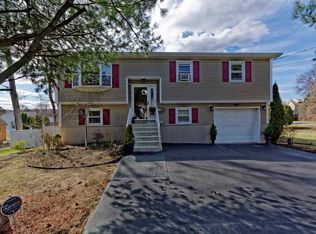 6 Phillips Rd, Rensselaer, NY 12144