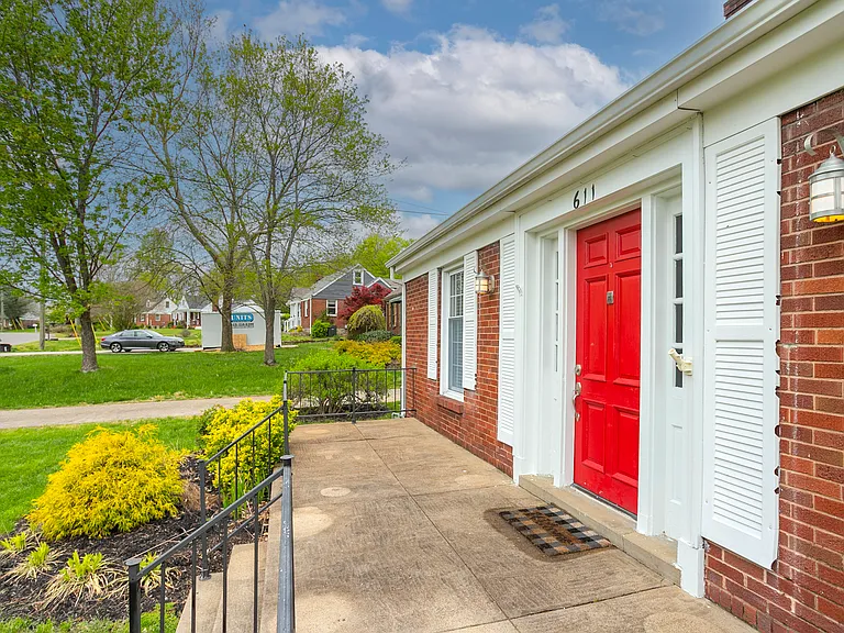 611 Shady Ln — Photo 4
