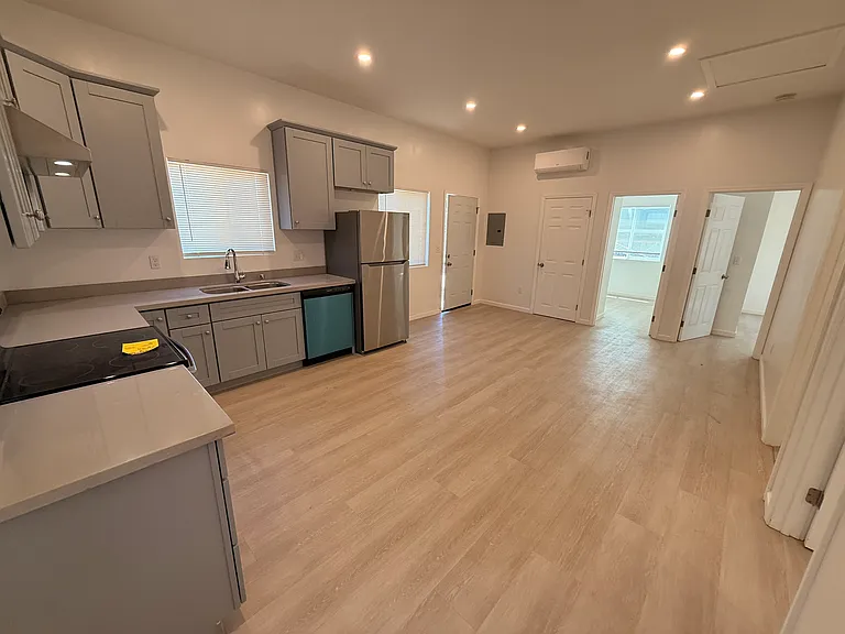 236 Sunnyside Dr #B — Photo 2