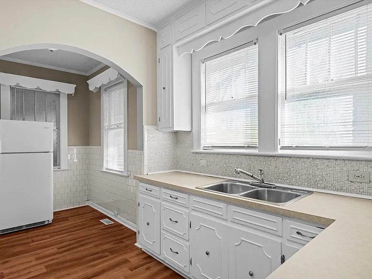2441 Gervais St — Photo 2