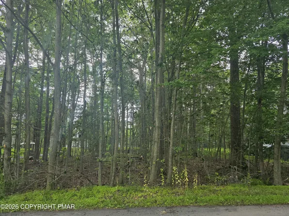 111 Mayfair Rd, Tobyhanna, PA 18466
