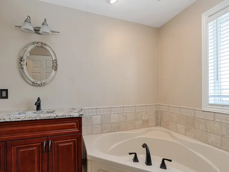 49 Logan Ct #UL - 49 LOGAN CRT — Photo 19