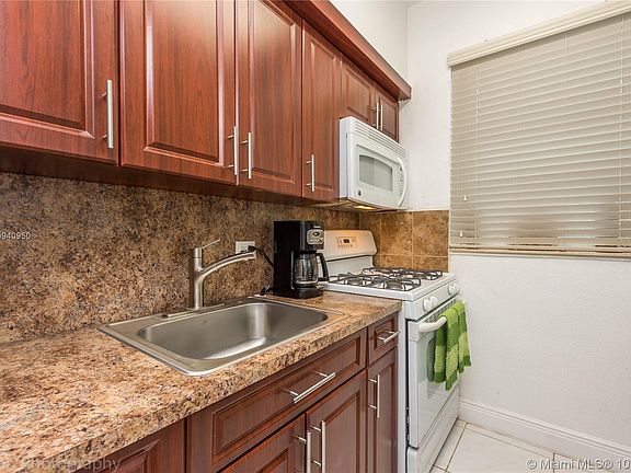 5th image of 4710 Pine Tree Dr APT 21