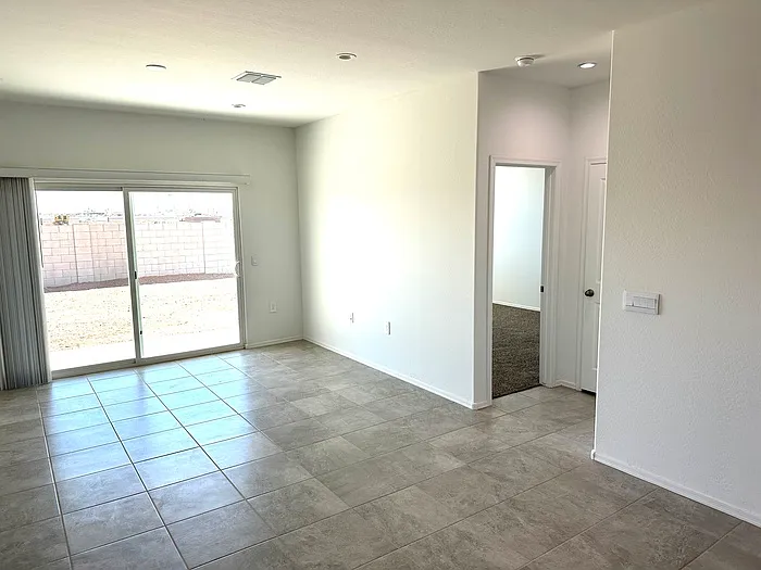 1567 E Fletcher Dr — Photo 11