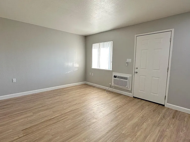 2464 Wrondel Way #E-F — Photo 6