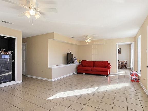 4th image of 4004 E Loyola Dr