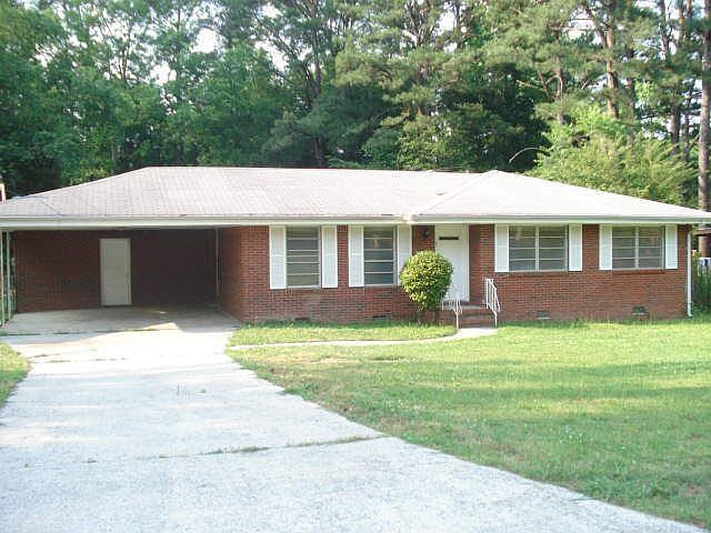 2nd image of 820 Yorkshire Dr