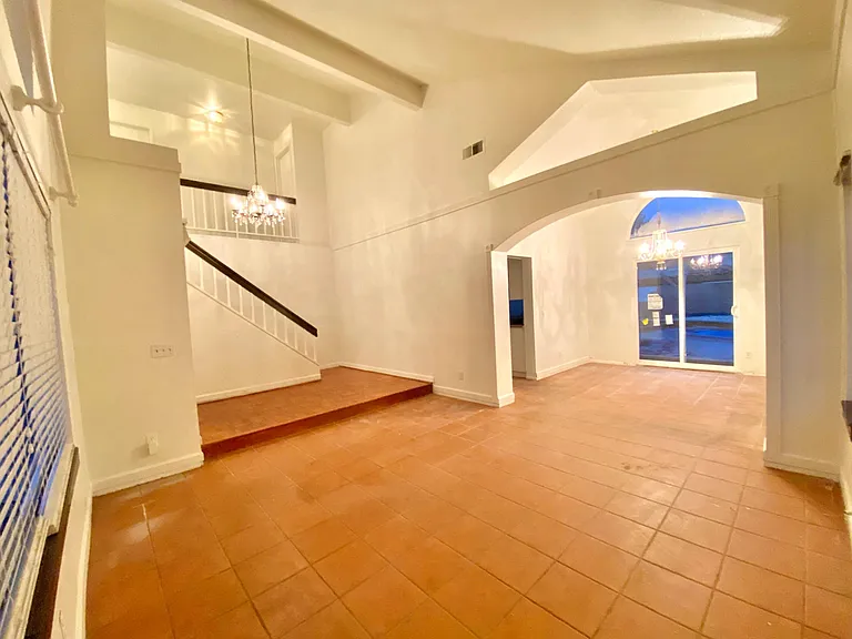 12900 Pan Am Blvd — Photo 4