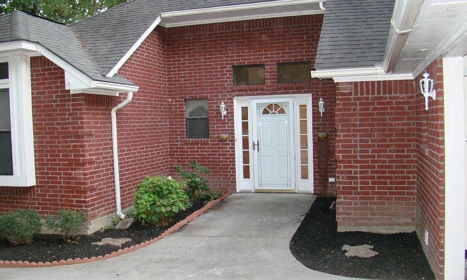 1st image of 21841 Magnolia Hills Dr
