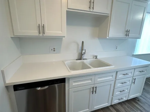 1069 Cherry Ln, Clovis, CA