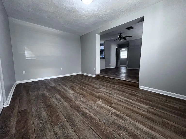 8002 Miramar Ave — Photo 8