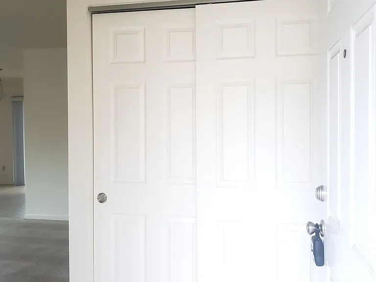 909 Gellatly St — Photo 1