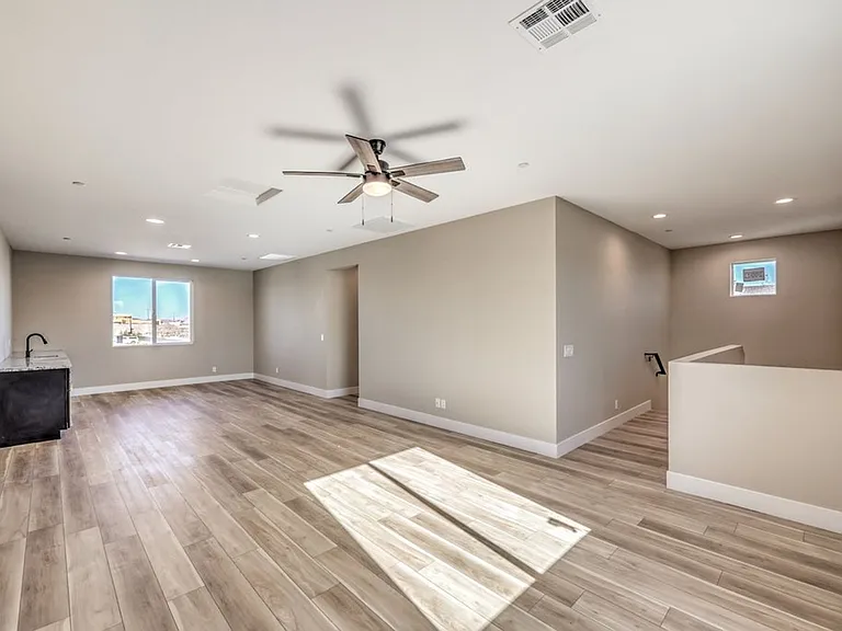 724 Naples Ave — Photo 16