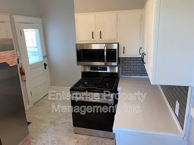414 N Willett St — Photo 14