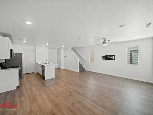 1332 S Pole Creek Ln, Washington, UT 84780