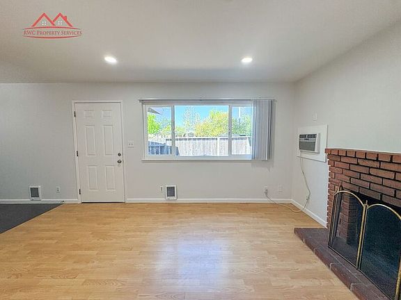 3rd image of 1578 Albatross Dr #1