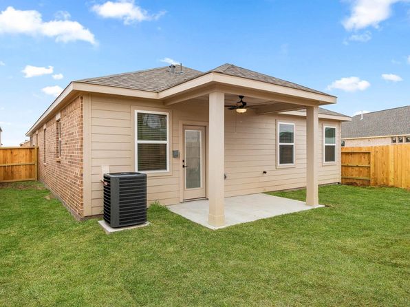 1111 Whispering Winds Dr, Beasley, TX 77417